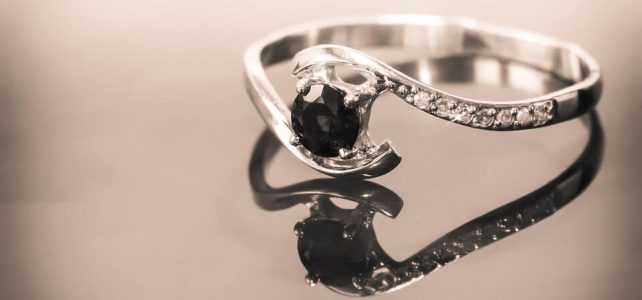 Przepis na idealne zaręczyny = pierścionek z brylantami